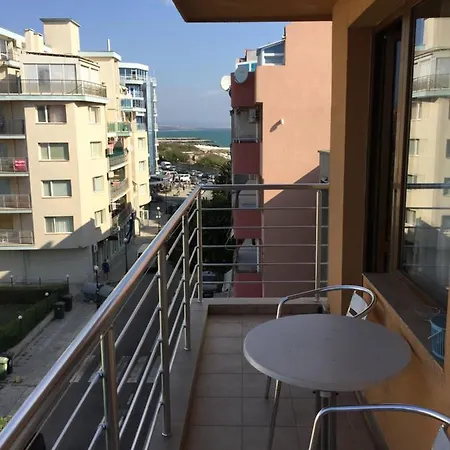 Olia - Three Bedroom Flat With Great View Next To Beach Apartment *