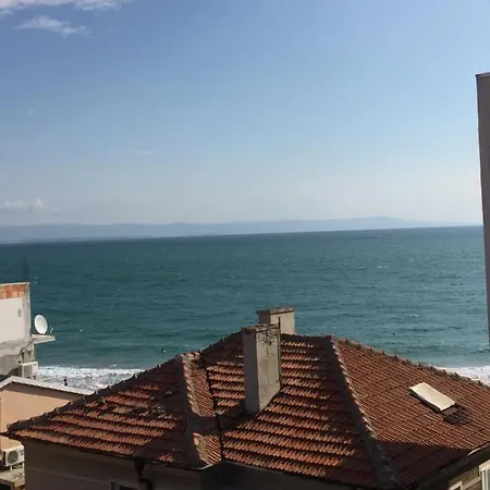 Olia - Three Bedroom Flat With Great View Next To Beach Pomorie