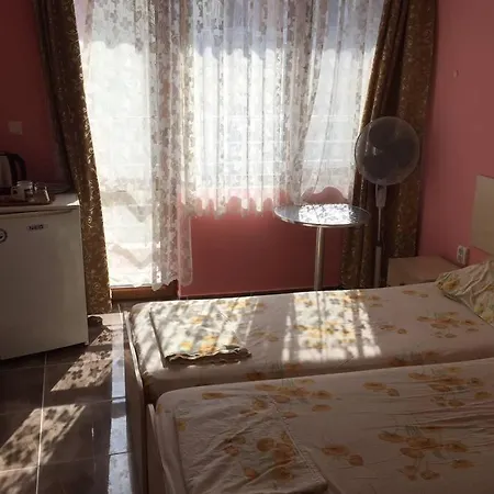Olia - Three Bedroom Flat With Great View Next To Beach Pomorie