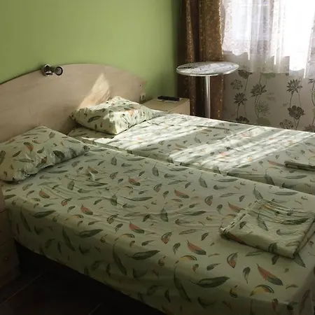 Olia - Three Bedroom Flat With Great View Next To Beach *