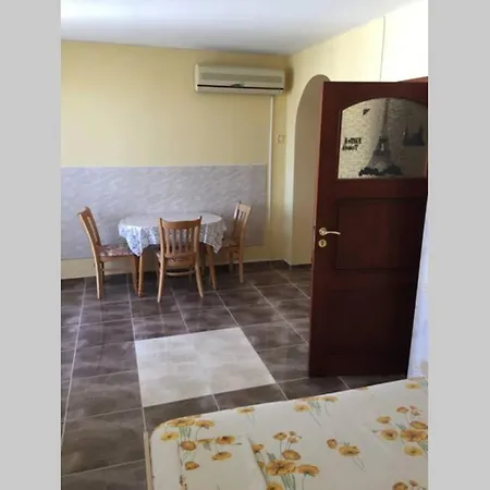 Apartment Olia - Three Bedroom Flat With Great View Next To Beach *
