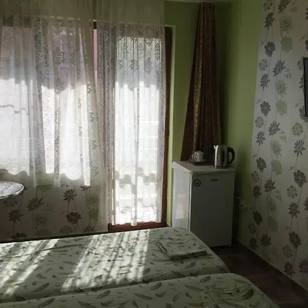 Olia - Three Bedroom Flat With Great View Next To Beach *