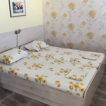 Apartment Olia - Three Bedroom Flat With Great View Next To Beach